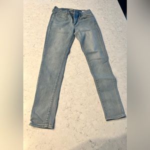 Levi’s 711 Skinny Jeans